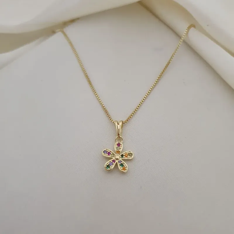 Colar pingente flor zircônias coloridas