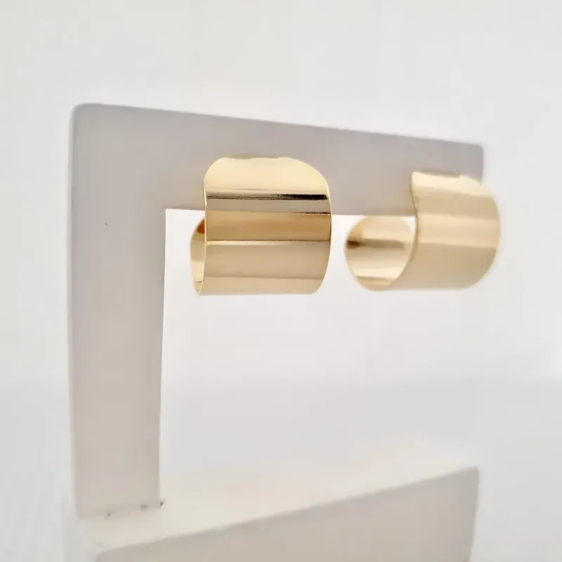 Brinco argola larga 1,8cm x 1,6cm