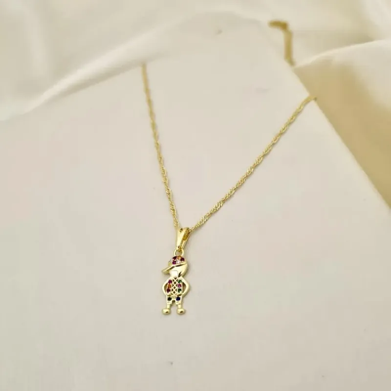 Colar com pingente menino zirconias coloridas