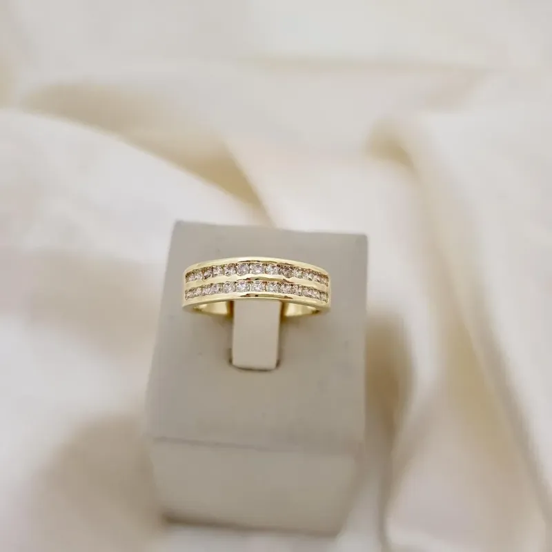 Anel 2 fileiras de zirconia e aro com ponta