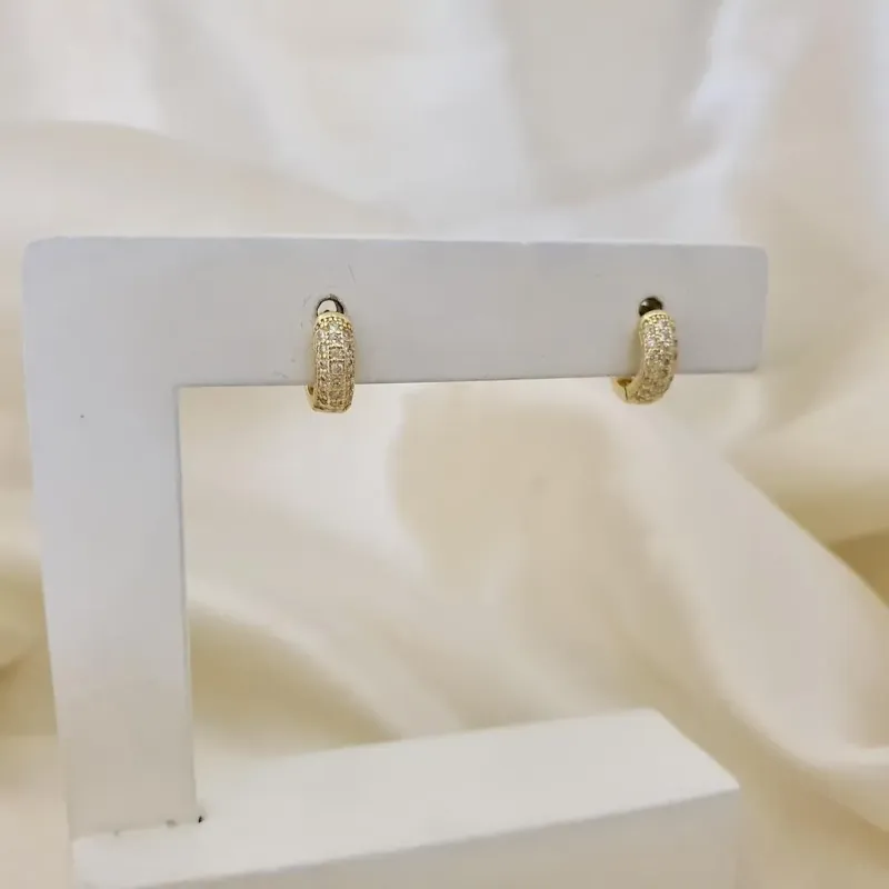 Brinco argola click cravejada zirconia 9mm x 3mm