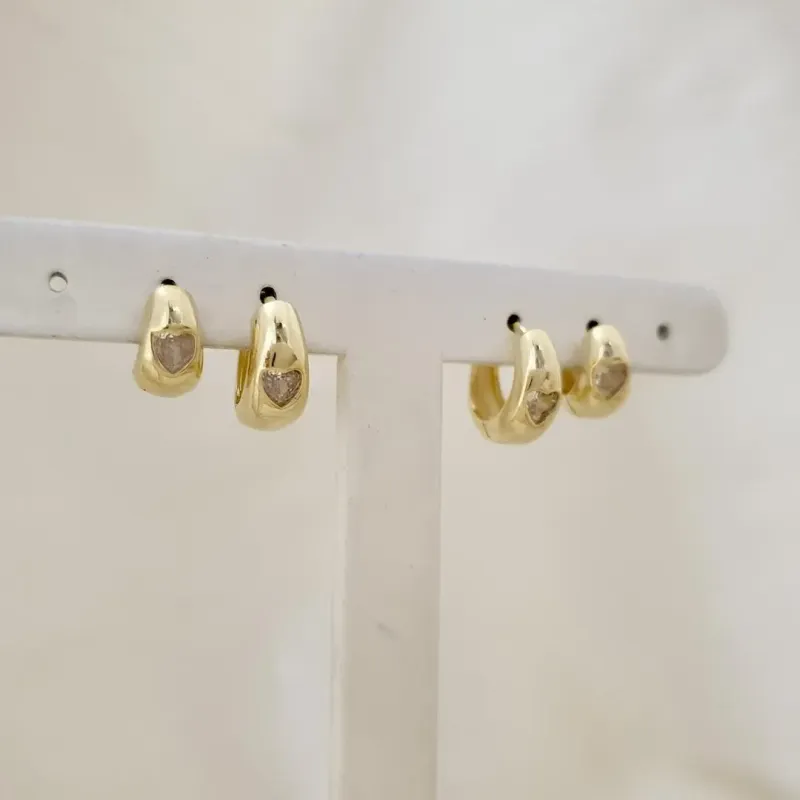 Brinco dupla argola click com coracao zirconia
