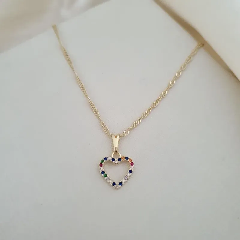 Colar pingente coracao cravejado zirconias coloridas
