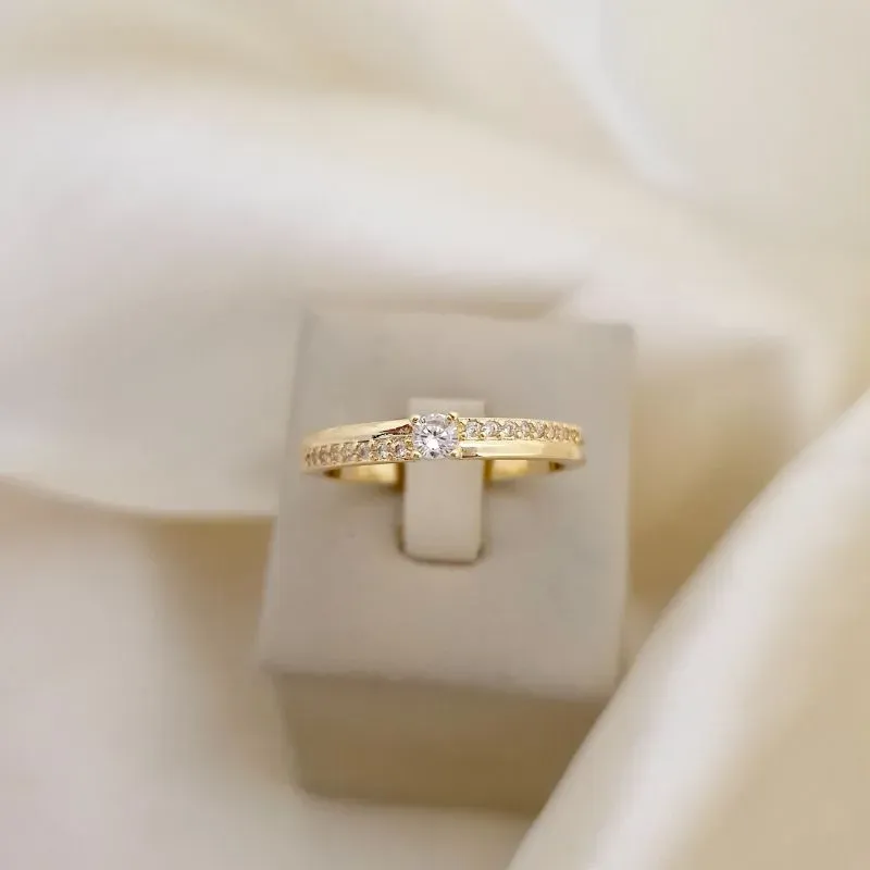 Anel aparador zirconia e aro metade cravejado zirconia