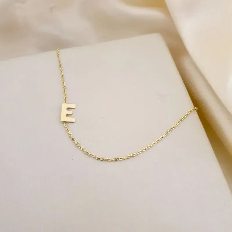 Colar letra E