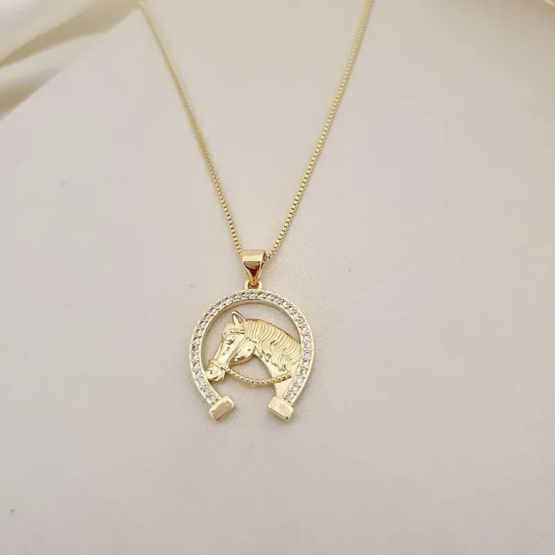 Colar pingente cavalo ferradura zirconias