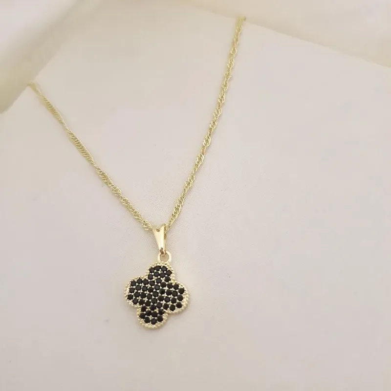 Colar pingente flor cravejada zirconias pretas
