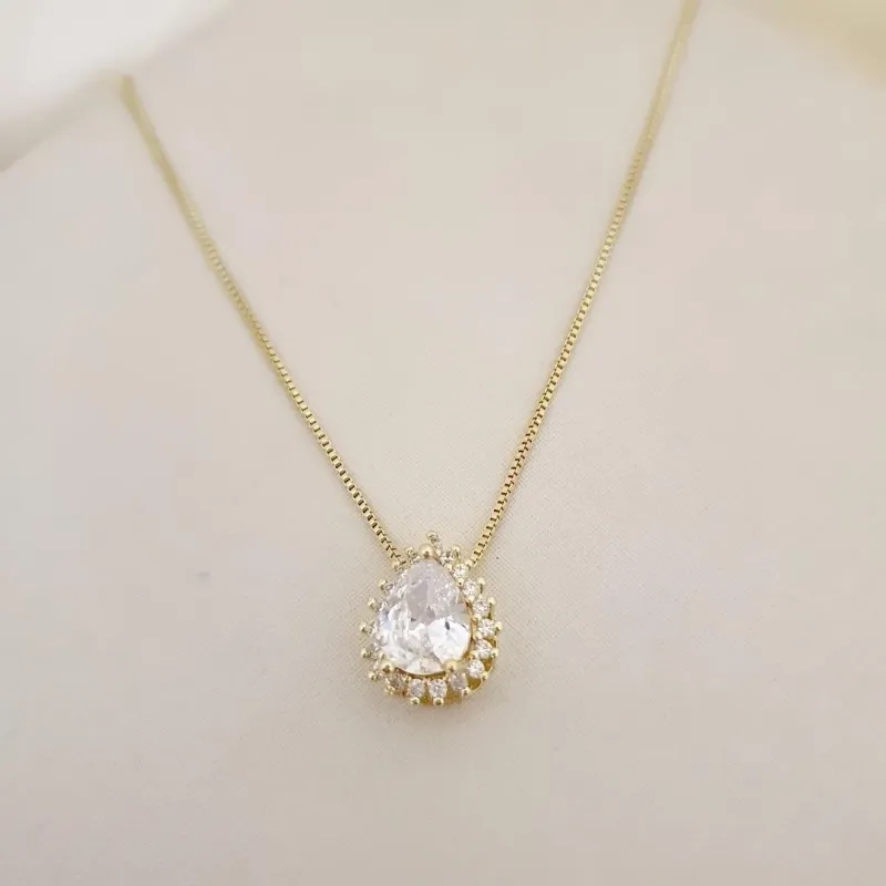 Colar pingente gota zirconia e contorno cravejado zirconias