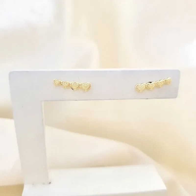 Brinco ear cuff corações