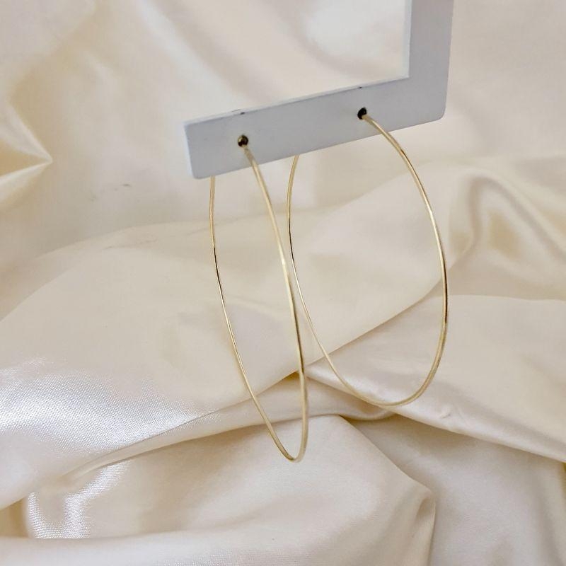 Brinco argola com fechamento atras 7,7cm