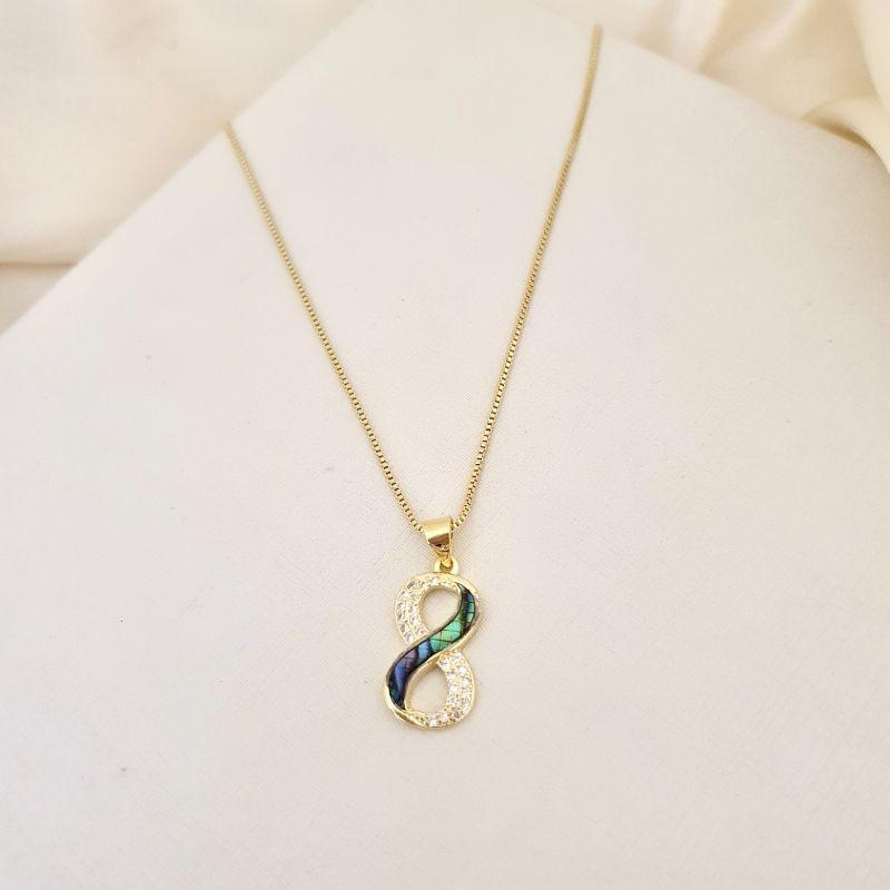 Colar pingente infinito zirconia e resina abalone