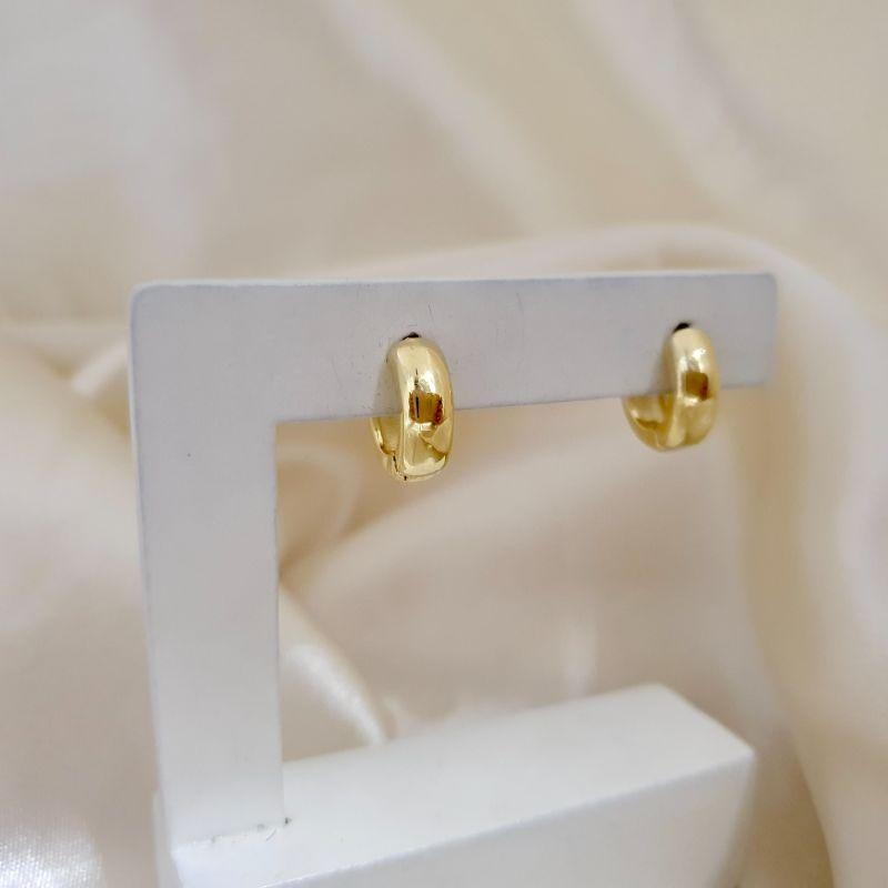 Brinco argola click lisa