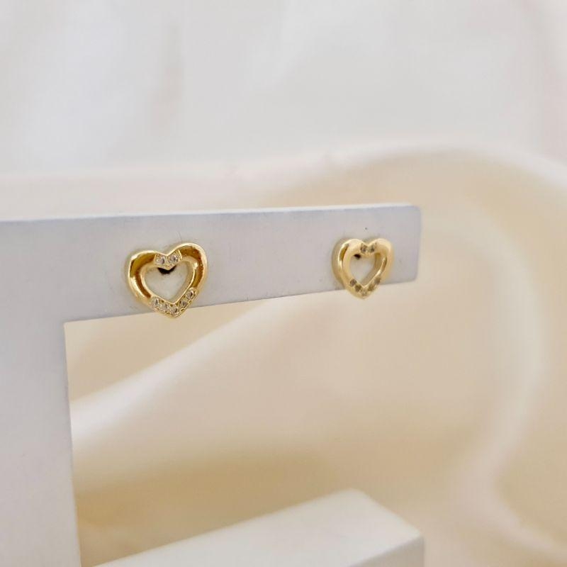 Brinco coracao com zirconias cravejadas