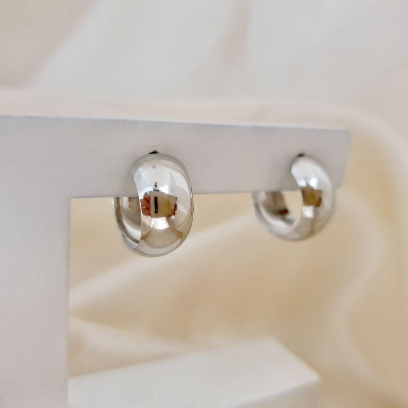 Brinco ródio argola larga 1,5cm