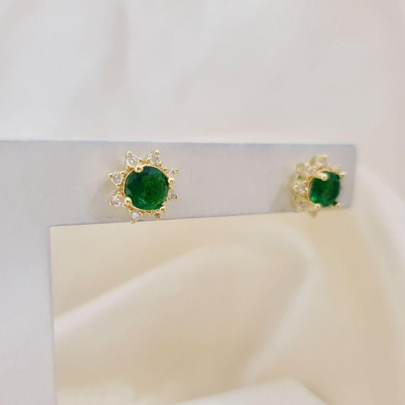 Brinco zirconia verde e contorno zirconias