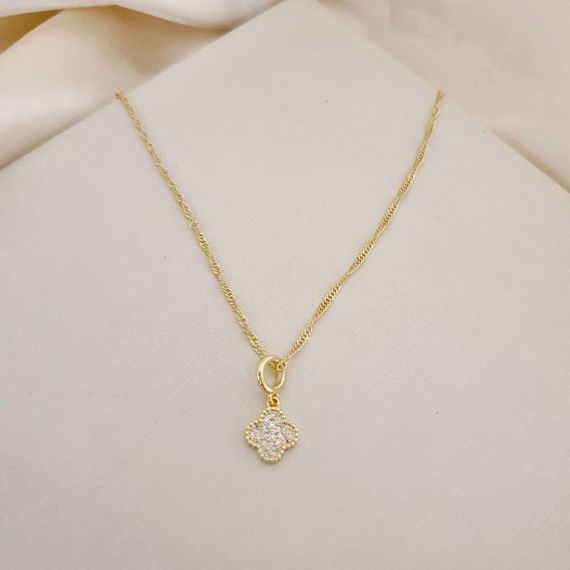 Colar pingente flor cravejada zirconia