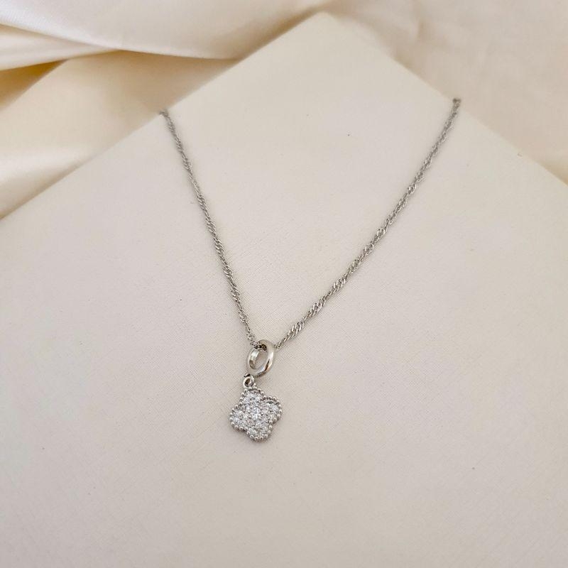 Colar ródio pingente flor cravejada zirconia