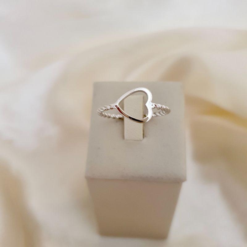 Anel ródio coração aro trançado