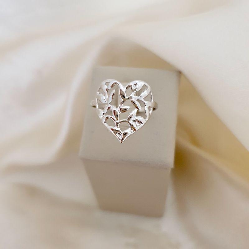 Anel ródio coração vazado detalhes