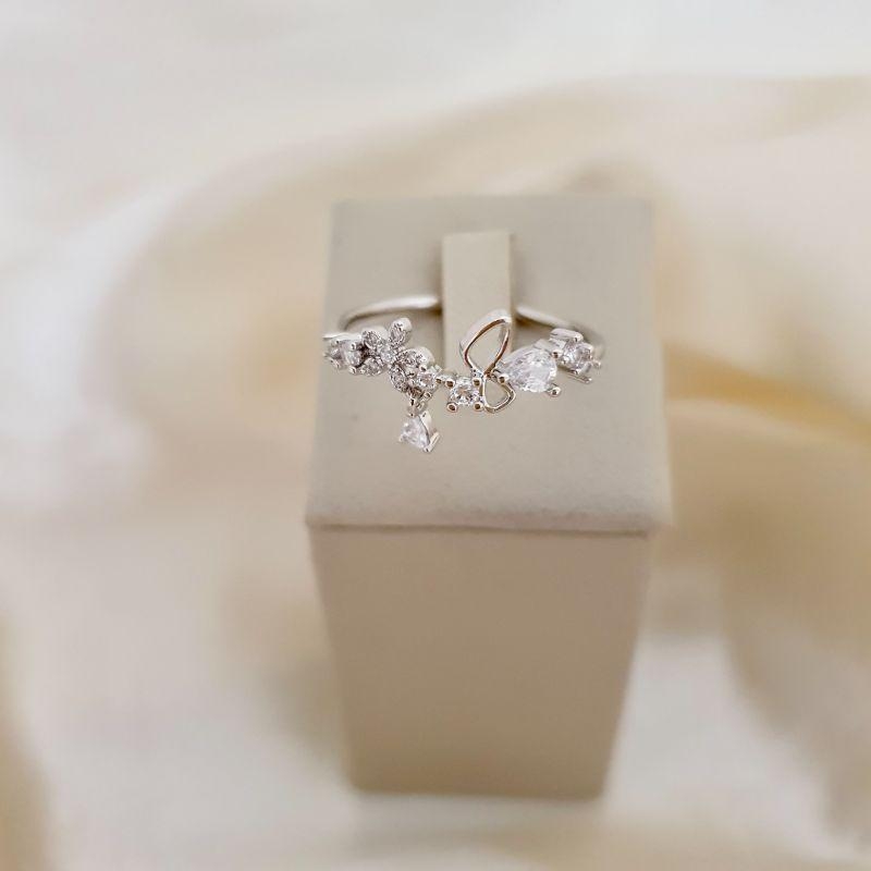 Anel ródio flor e zirconias com pingente gota zirconia