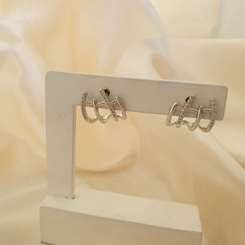 Brinco ródio ear cuff 4 aros, 2 deles cravejados zirconia