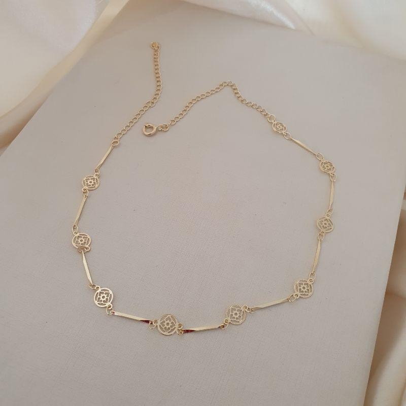 Colar choker tudo diamantado e mandala
