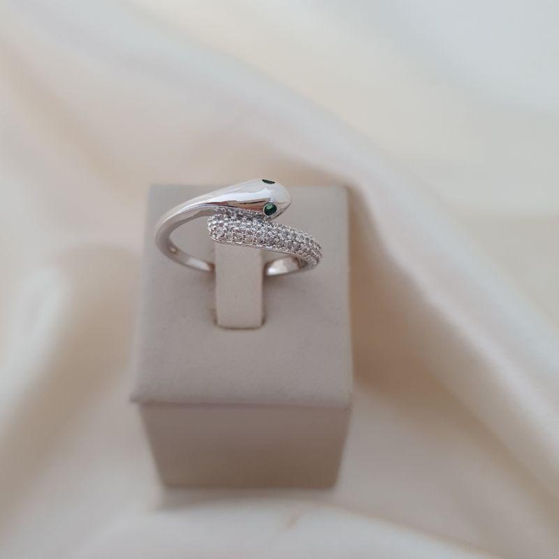 Anel ródio cobra cravejada zirconias olho zirconia verde
