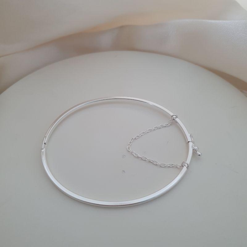 Bracelete com fechamento e trava de segurança