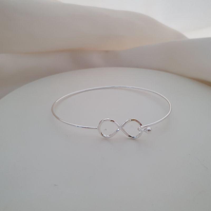 Bracelete prata fechamento infinito