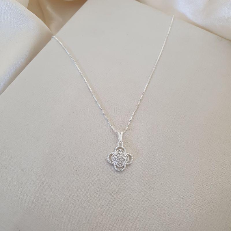 Colar prata pingente flor cravejada zirconia