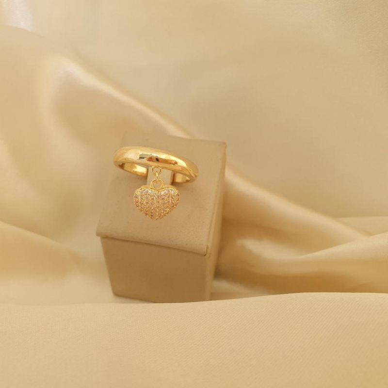 Anel com pingente de coração cravejado com zirconias