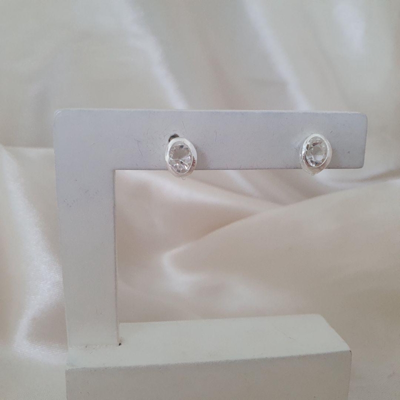Brinco prata oval com cristal