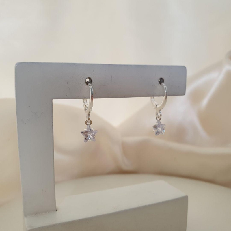Brinco prata argola pingente estrela zirconia