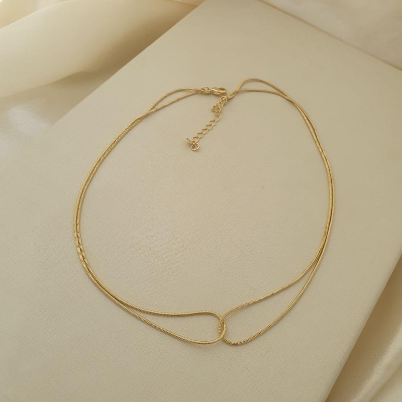 Colar choker duplo cruzado