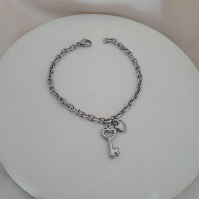 Pulseira inox pingente coração e chave