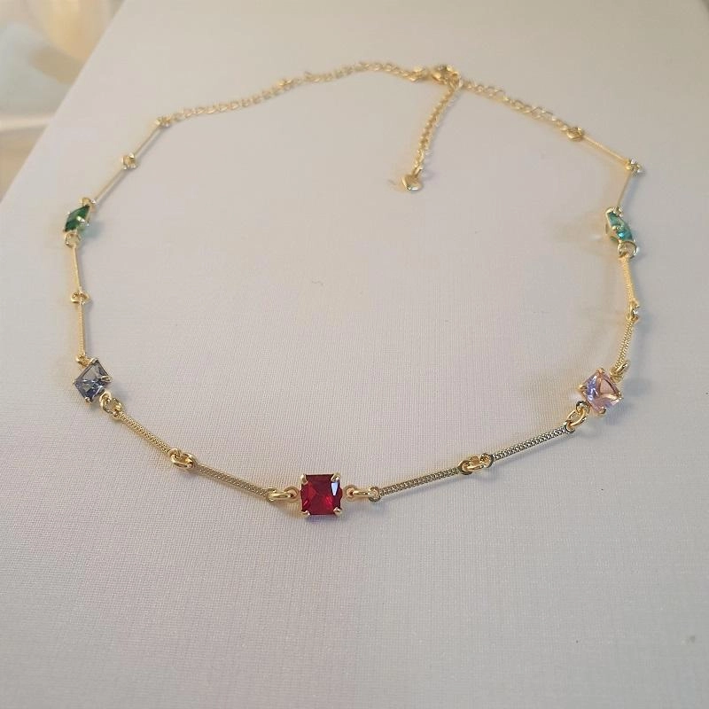 Choker com zircôinias quadradas coloridas