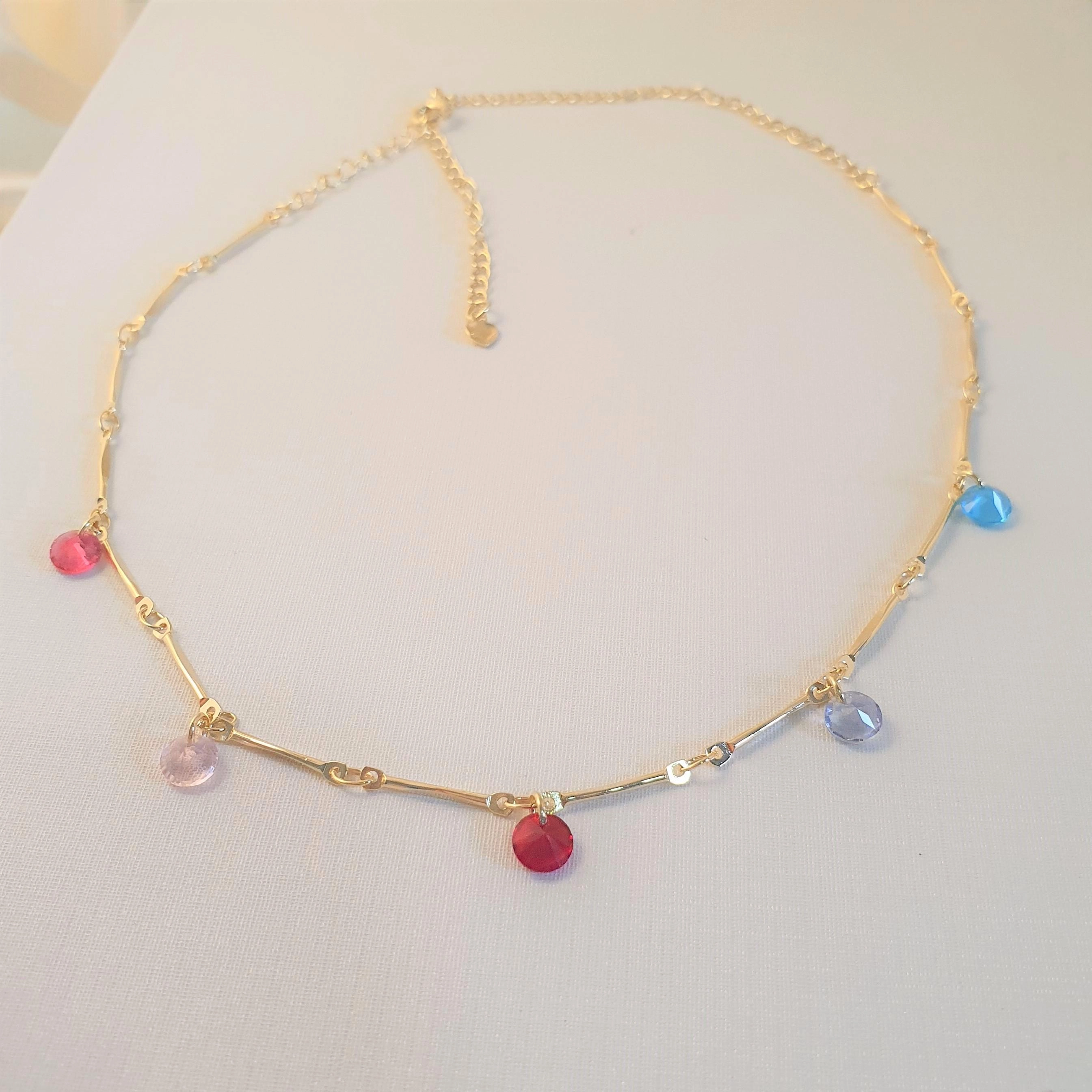 Choker com cristais coloridos