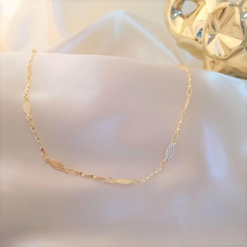 Choker com plaquinhas diamantadas