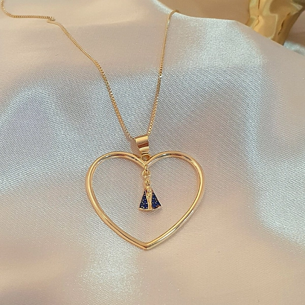 Colar com coração e pingente de Nossa Senhora