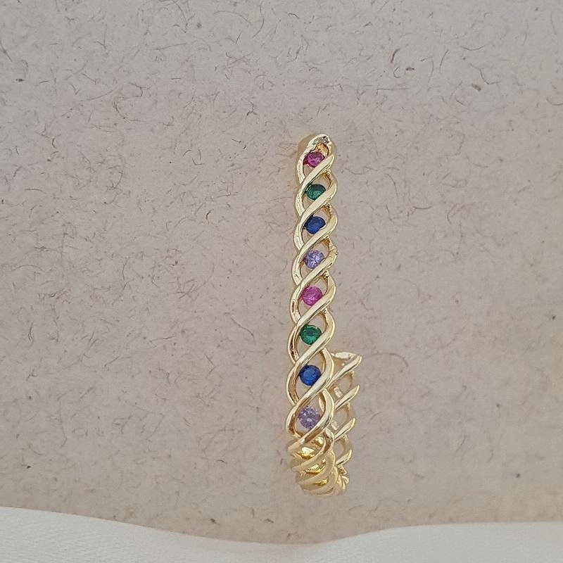 Brinco retangular com zircônias coloridas