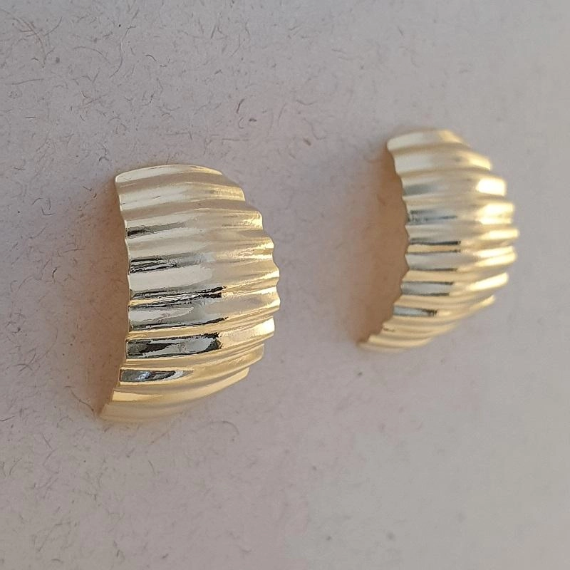 Brinco de chapa ondulada