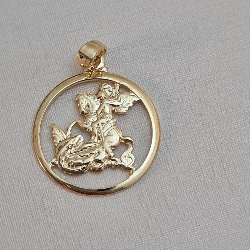 Pingente medalha de São Jorge vazada