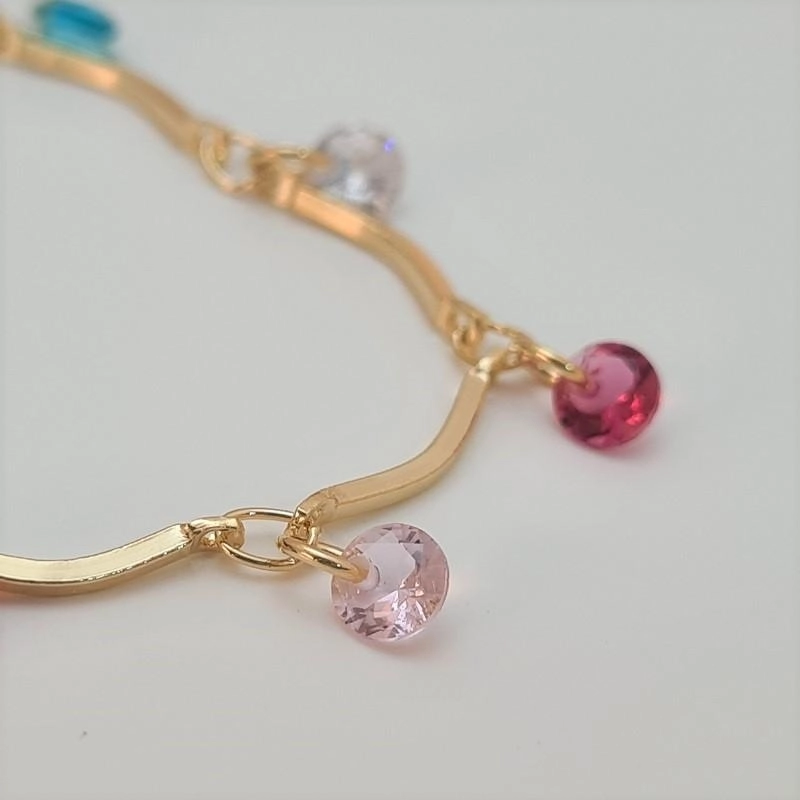 Pulseira com zircônias coloridas e tubos curvos