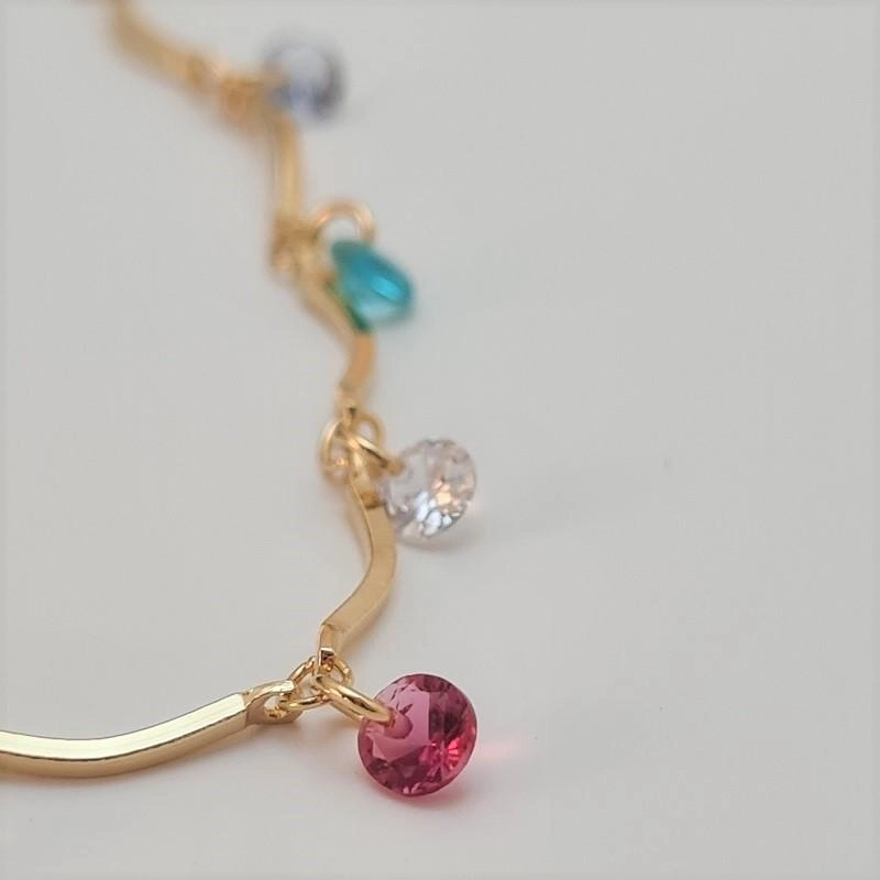 Pulseira com zircônias coloridas e tubos curvos
