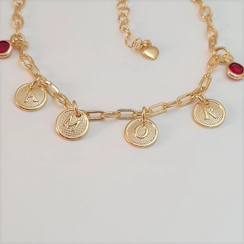 Pulseira AMOR e  pontos de luz vermelhos
