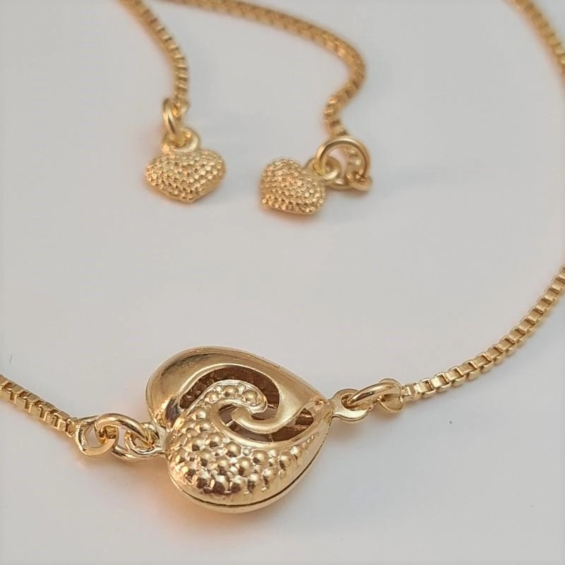 Pulseira gravatinha com coração detalhe fosco