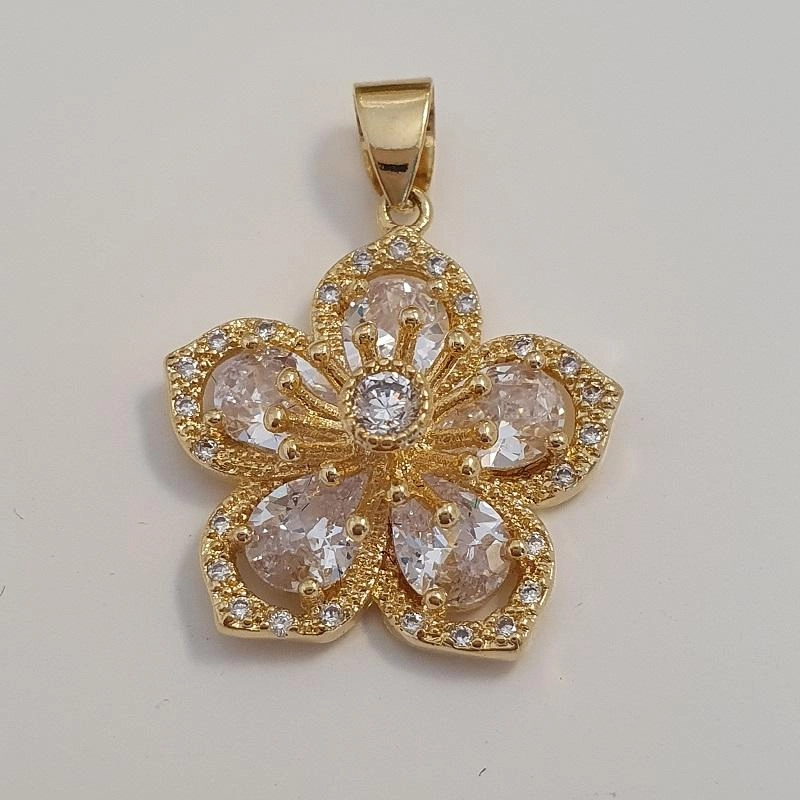 Pingente com flor de zircônia cravejada