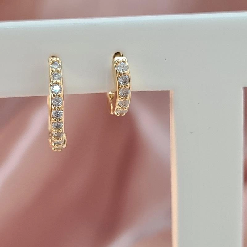 Brinco dupla de argola click cravejada 1,4 e 1cm