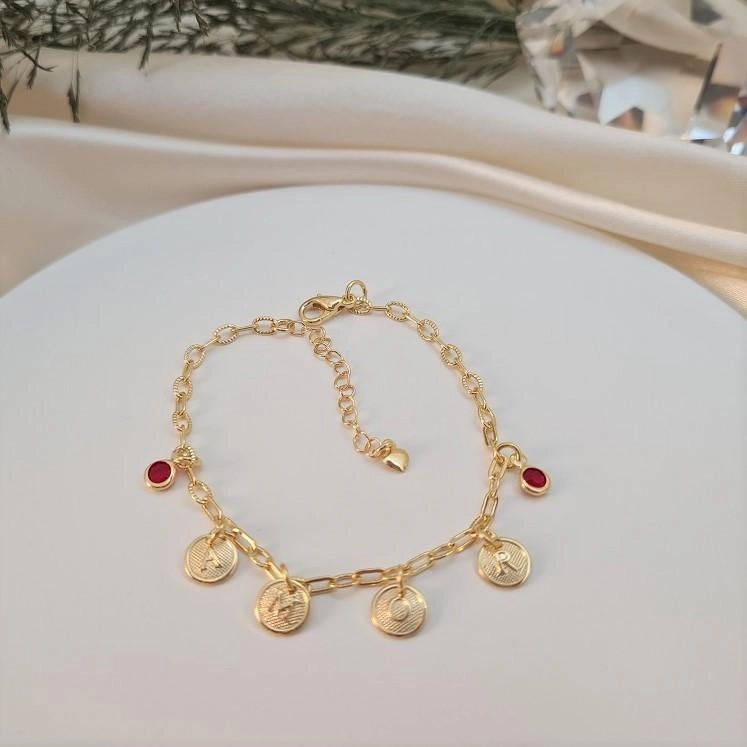 Pulseira AMOR e  pontos de luz vermelhos