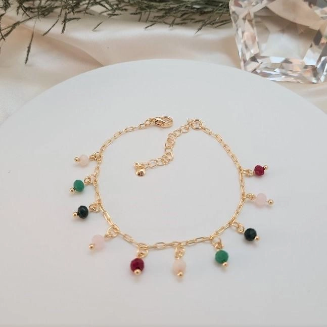 Pulseira com pingente de cristais coloridos